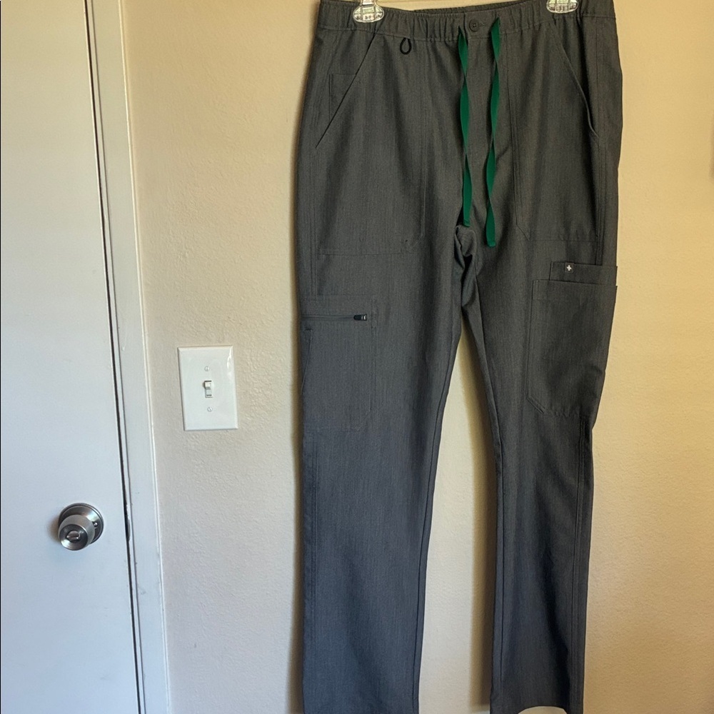 Men's FIGS Cairo Cargo Straight Leg Scrub Pants - Graphite Gray - Size S